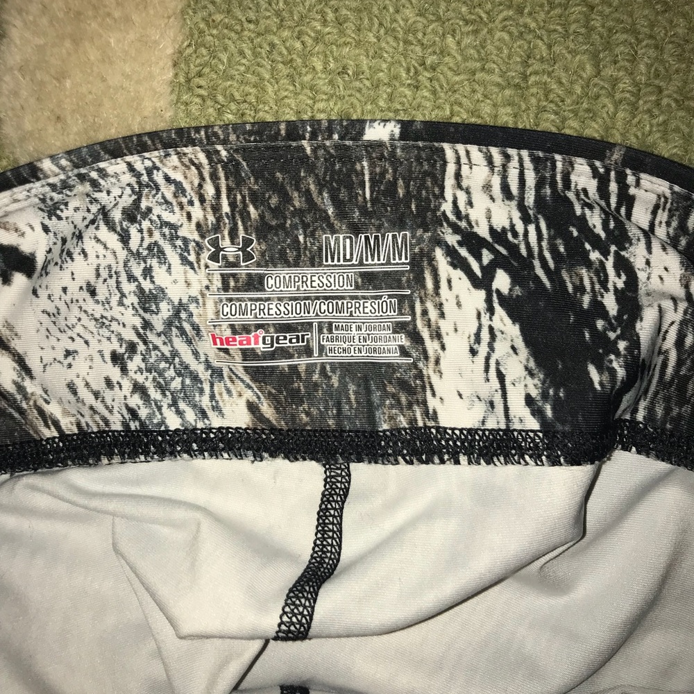 UA Workout Compression Leggings - Picture 4 of 4